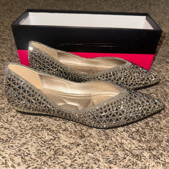 Elegant Studded Women's Flats - Picture 1 of 13